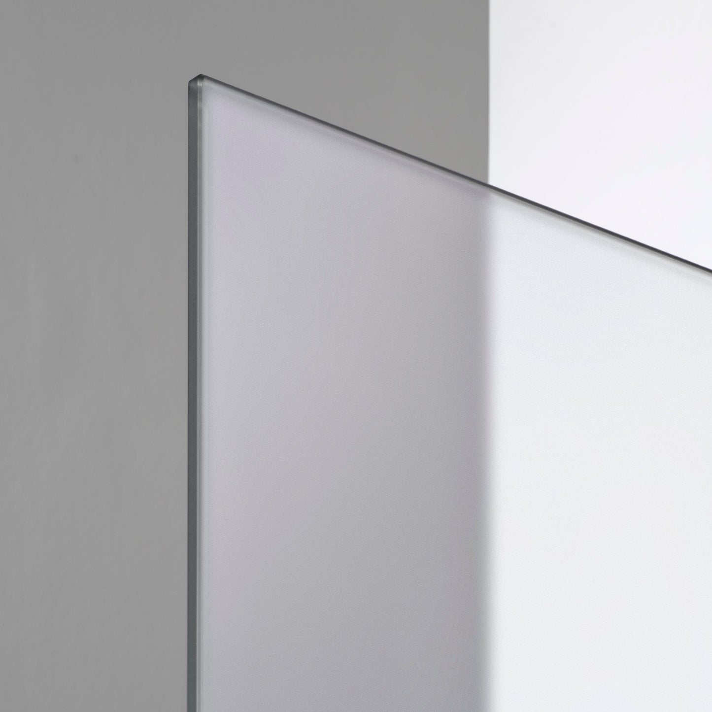 Närbild på frostat 6 mm härdat glas, ROOH R3