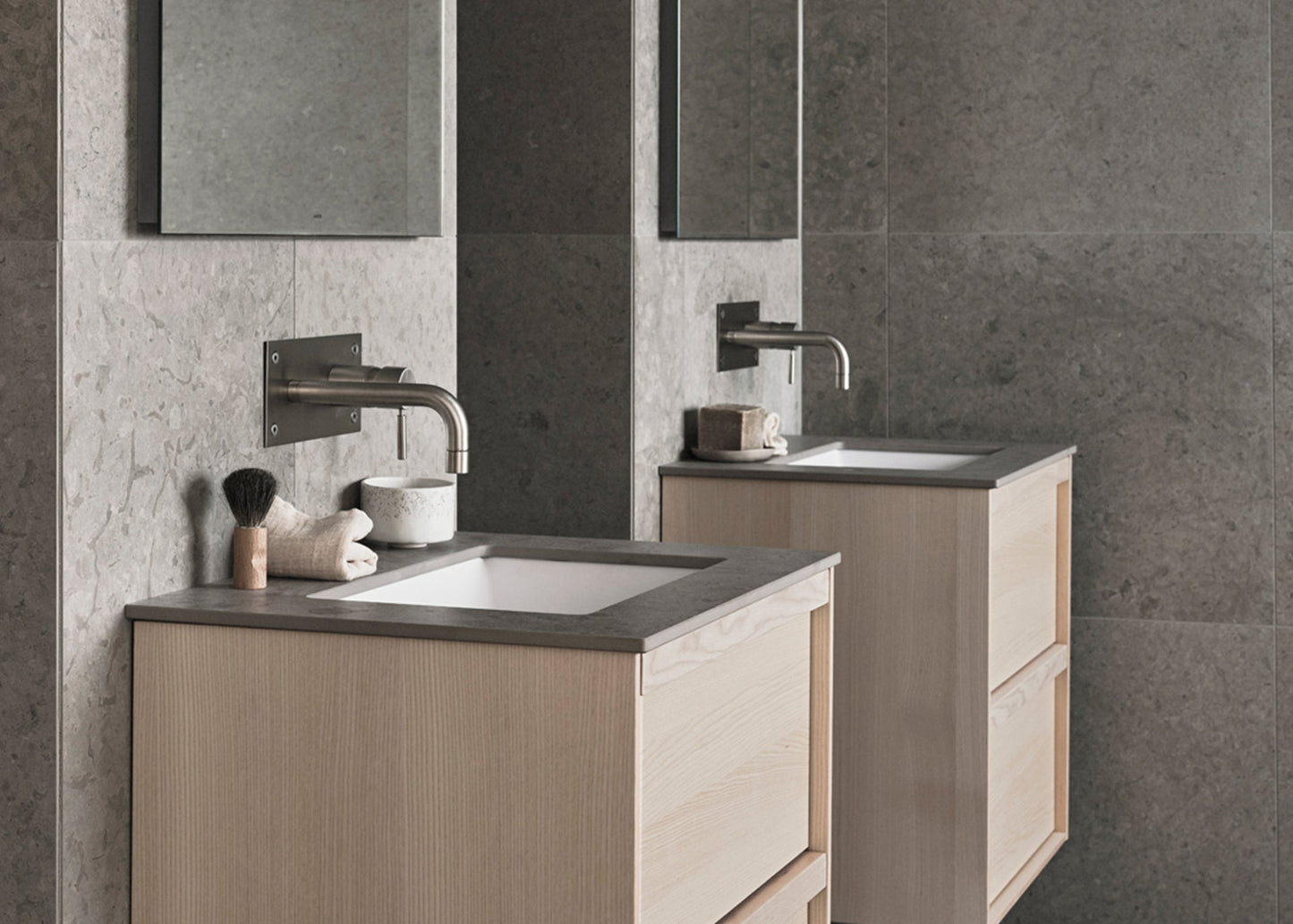 J Runö Warm Grey Bricmate