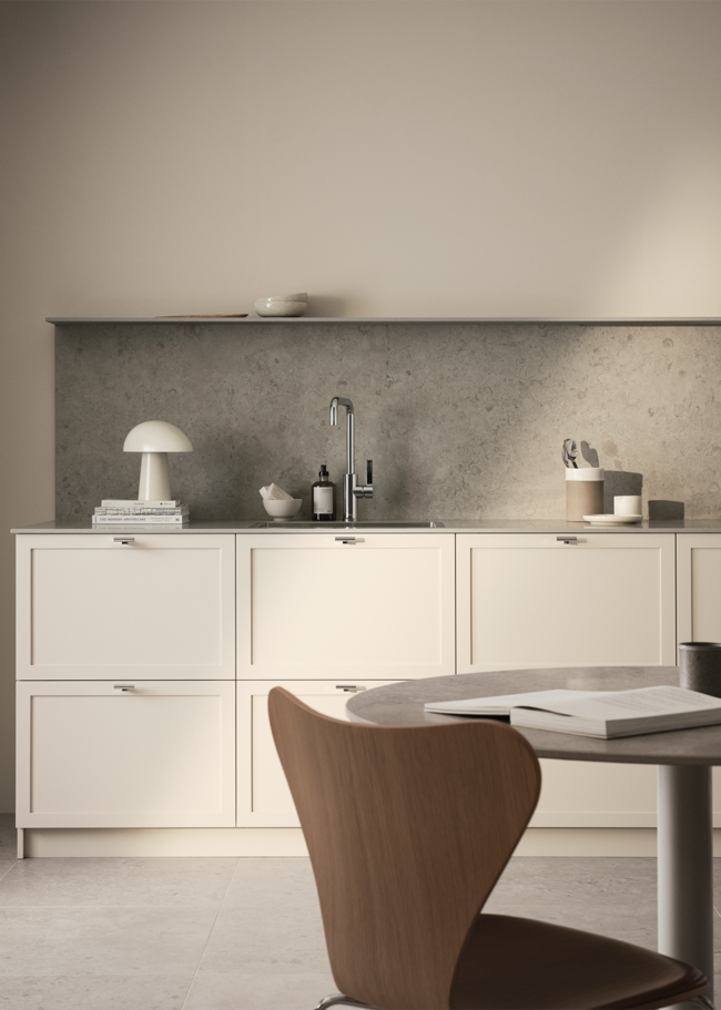 J Norrvange Light Grey Honed Bricmate – granitkeramik från Bricmate