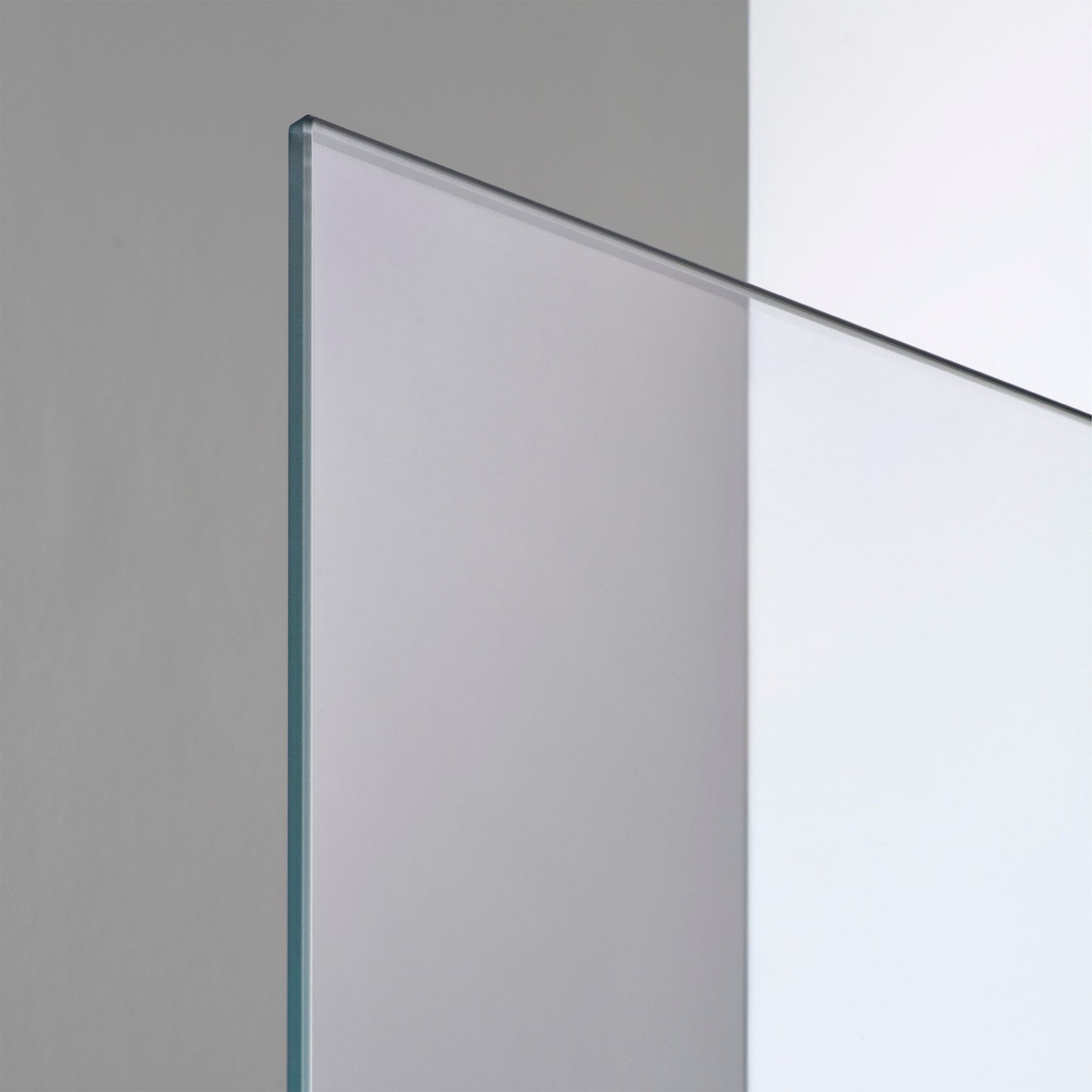 Närbild på extraklart 8 mm härdat glas, ROOH R4