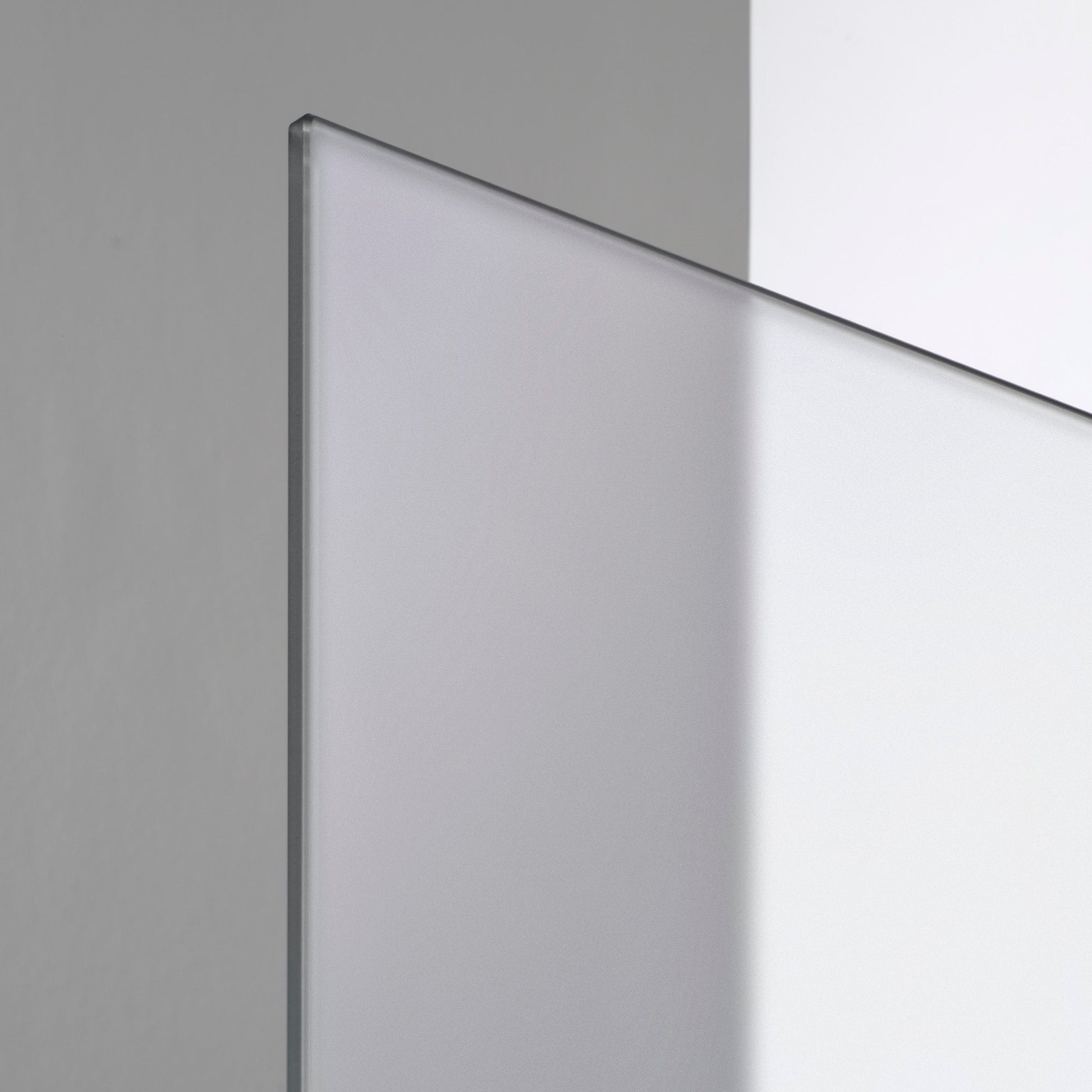 Närbild på frostat 6 mm härdat glas, ROOH R3