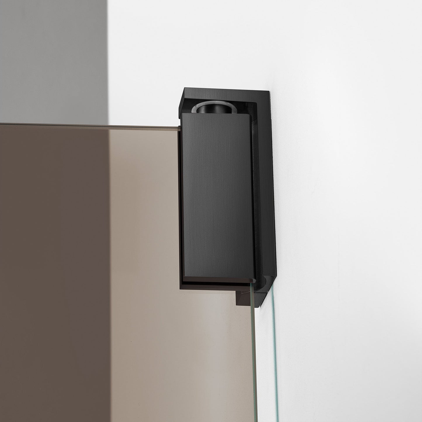 ROOH R2 gångjärn och beslag i matt svart