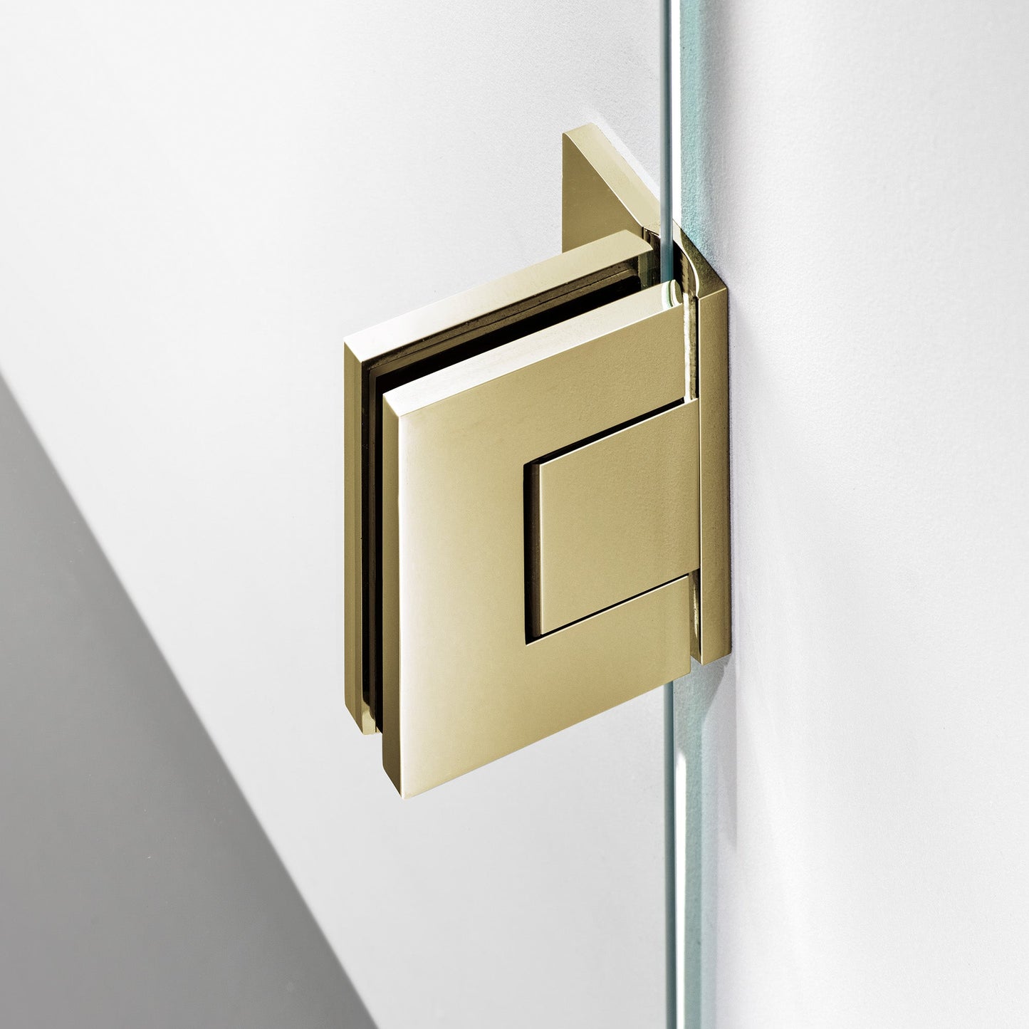 ROOH R4 gångjärn och beslag i honungsguld med knopp