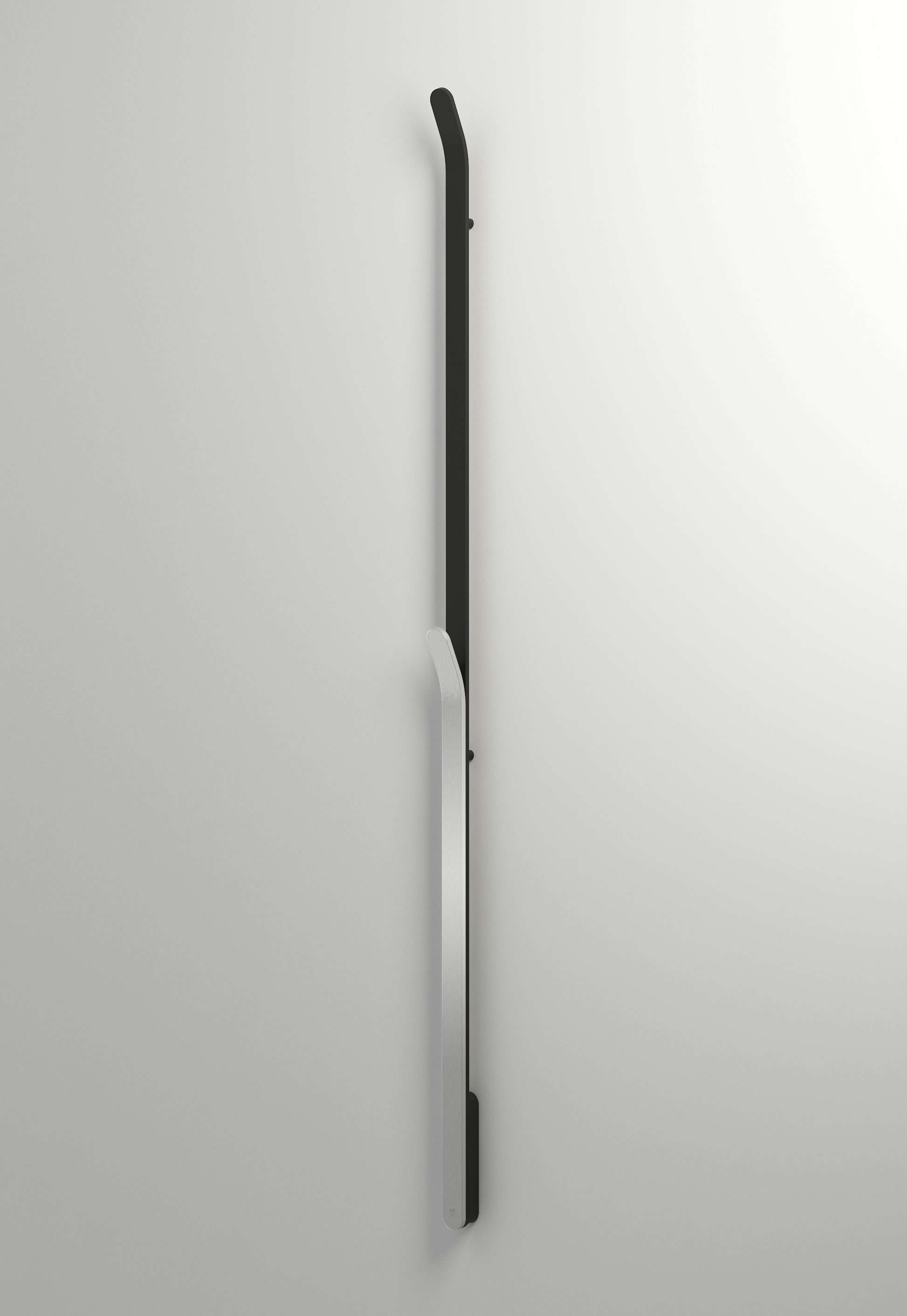 INR Handdukstork Bow i Brushed Black / Matte Brushed (art.nr 80000641). Bild: INR