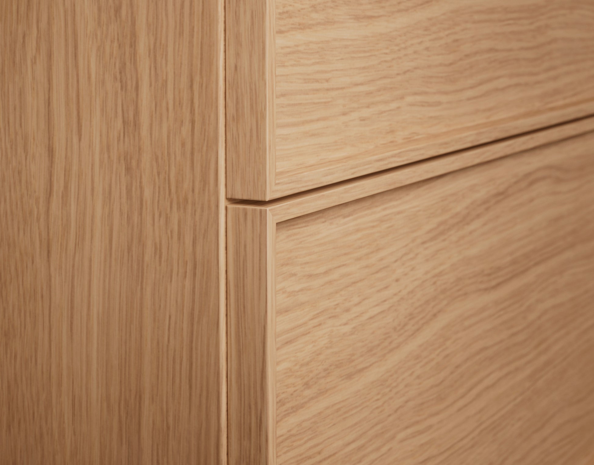 Kommod Core Sense Unit 70 i Natural Oak: detalj av front med dolt grepp i ramen. Bild: INR