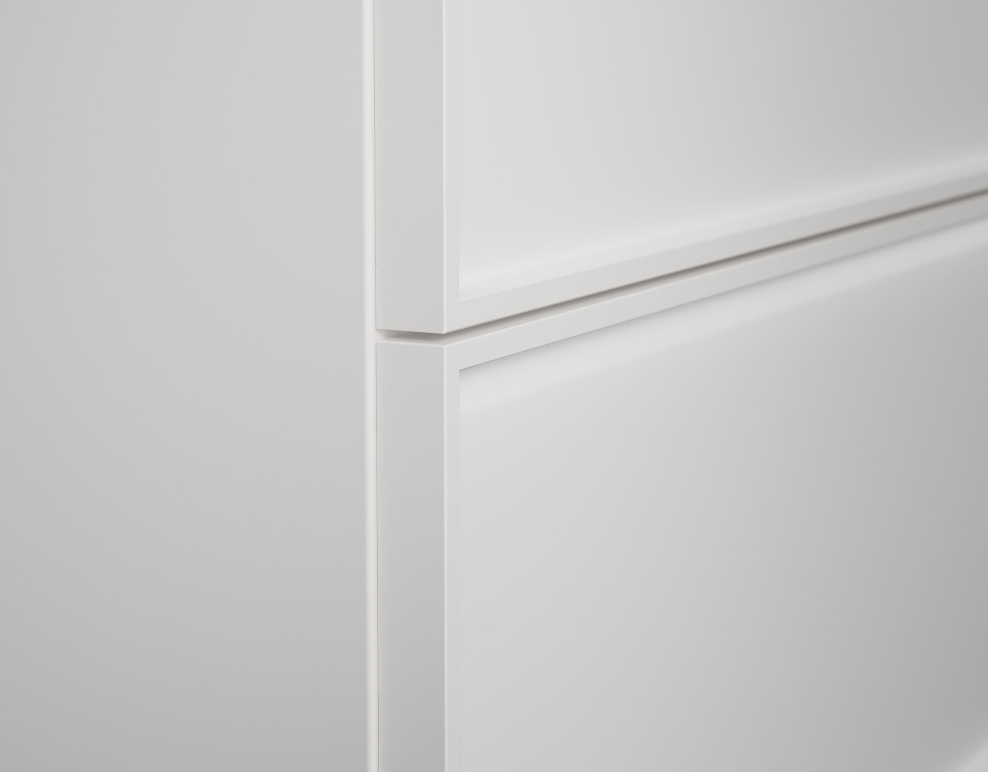 Kommod Core Sense Unit 120 i Pure White: detalj av front med dolt grepp i ramen. Bild: INR